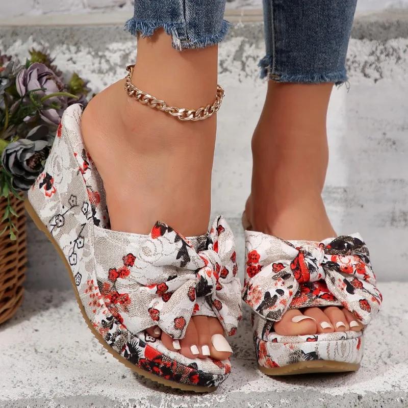 2024 Летняя мода цветные блоки открытый носок танкетка женские тапочки большой размер повседневные банты украшенные высокие каблуки женская пляжная обувь