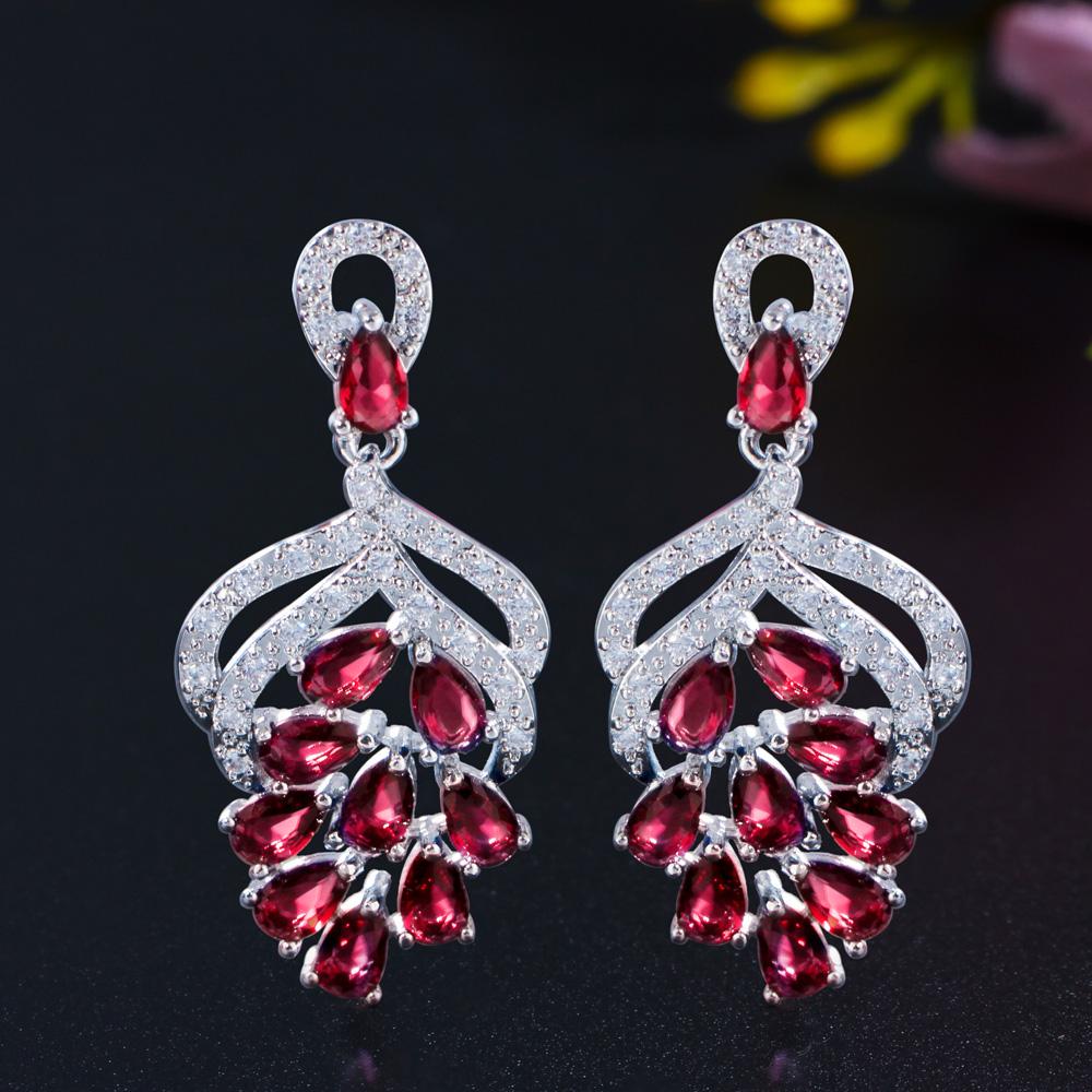 Серьги-капли CMM в форме виноградного цветка изумрудно-зеленого цвета с цирконием