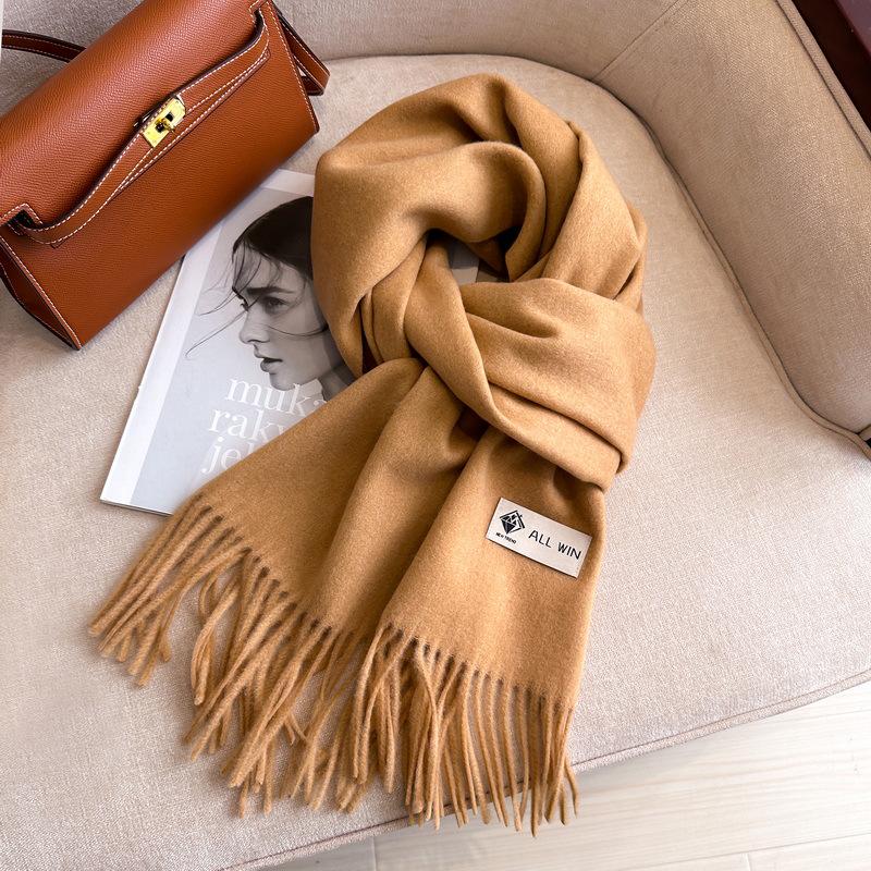 Стильный однотонный шерстяной шарф, 100% шерсть, теплый, удобный, универсальный, с длинными кисточками.