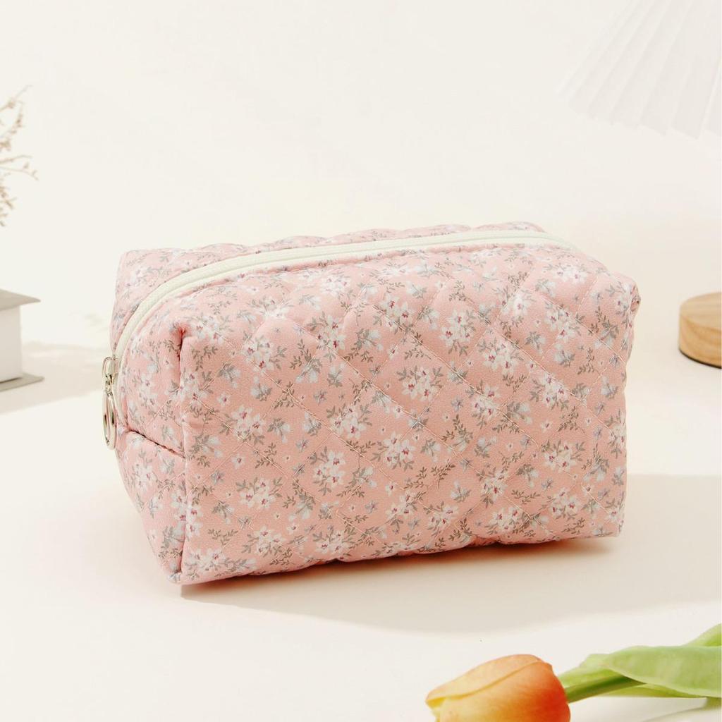 Стеганая хлопковая косметичка Berg Floral - маленькая, с милым цветочным дизайном для хранения в дороге