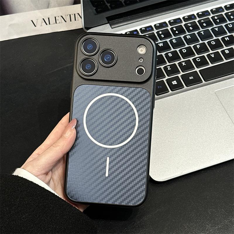 Магнитный чехол для iPhone 17 Pro Max с защитой всех линз и текстурой из углеродного волокна
