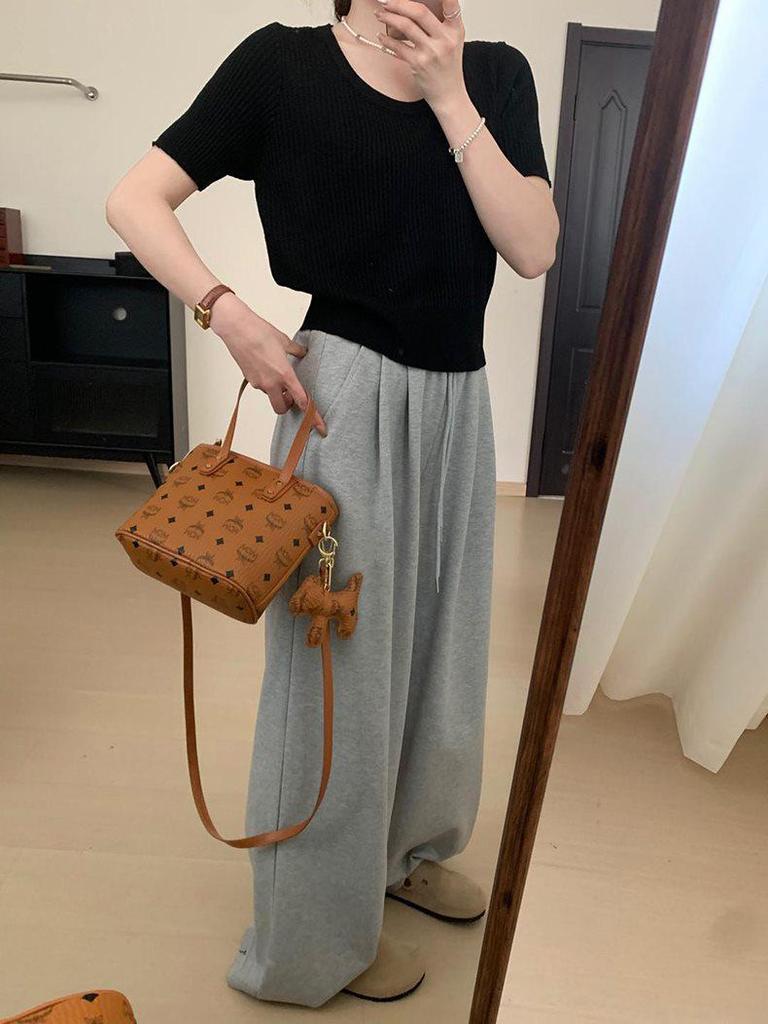 2025 Весна Повседневный трикотажный топ с U-образным вырезом и короткими рукавами в корейском стиле - Однотонный