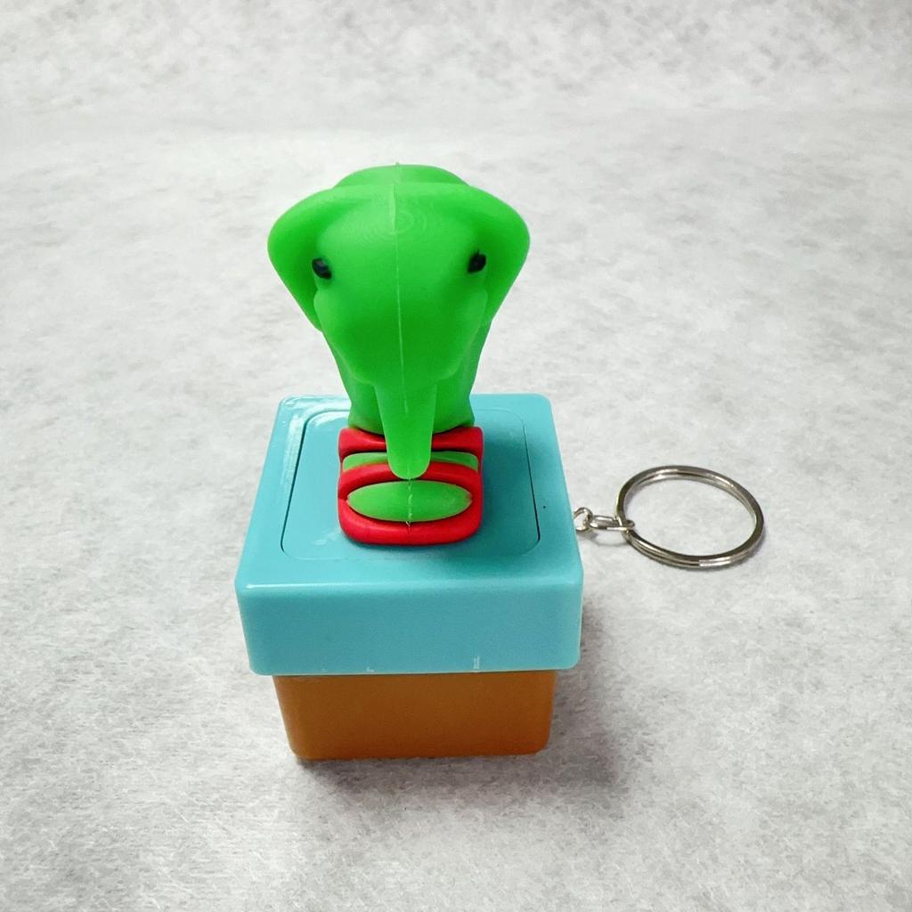 Шарнирный деревянный брелок Шань Хай Цзин: Фигурка ТунгТунга Сахура с кнопкой языка