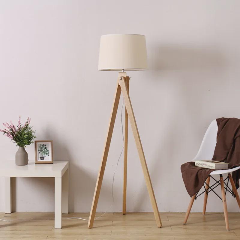 Напольный светильник в виде треножника из дерева в скандинавском стиле - треугольный торшер для гостиной или спальни