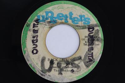 7-дюймовая пластинка WINSTON HEYWOOD & THE HOMBRES - Back Biting none Upsetters 1976 Ямайка Регги, Ска и Даб Подержанная