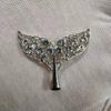 Brooch High-End Niche Silk Scarf Buckle Alloy Diamond Coat Pearl Corsage Pin Accessories