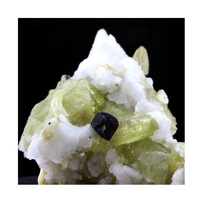 Pierres et Minéraux. Brazilianite + Apatite. 933.5 ct. Telírio claim, Minas Gerais, Brésil.