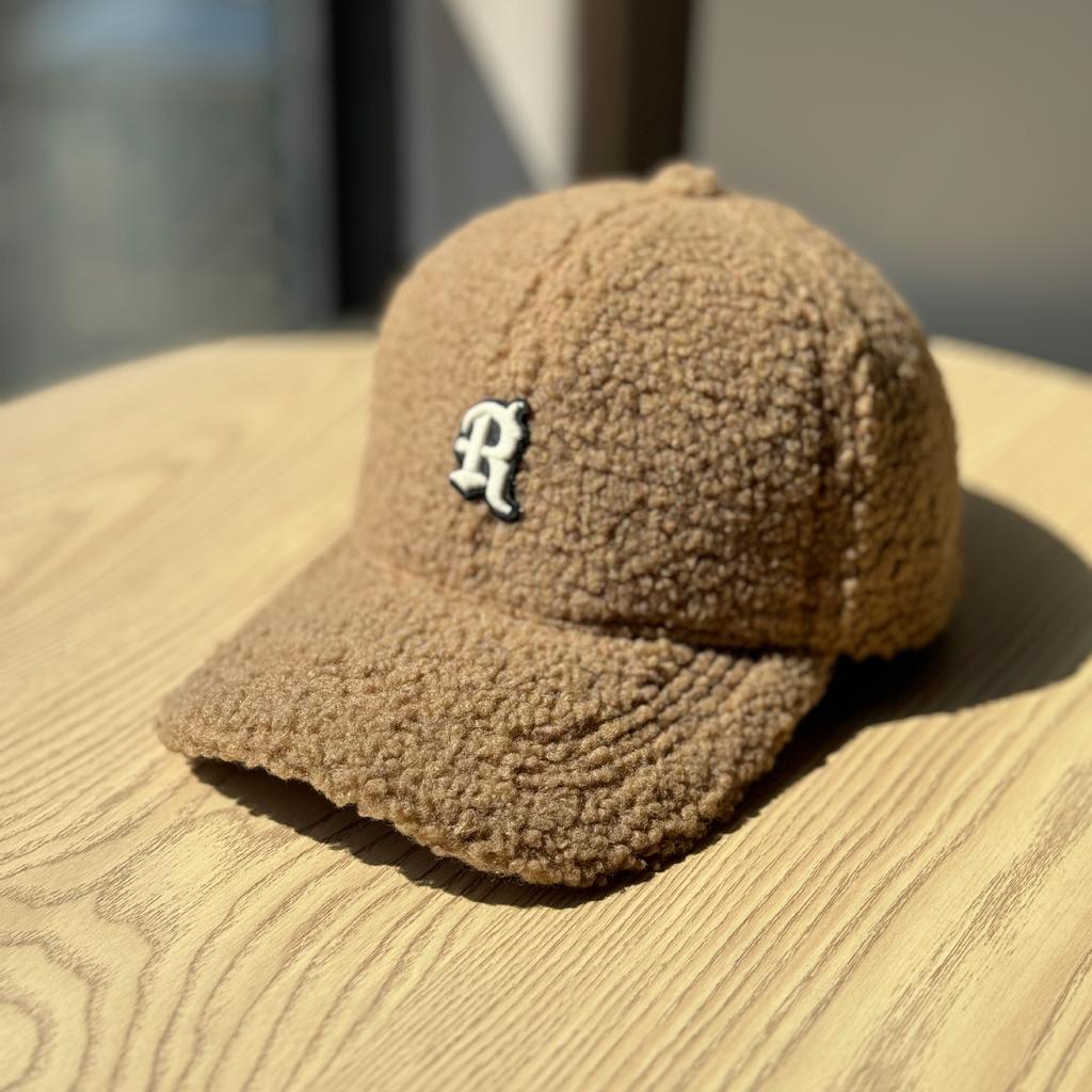 New autumn and winter thickened warm lamb wool baseball cap for women, wide brim, makes the face look smaller, suitable for large head sizes, trendy