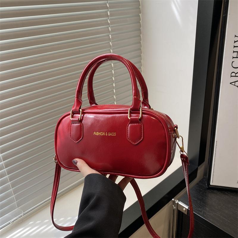 Модная сумка-тоут для ручной носки 2025 весна и лето новая простая повседневная наплечная сумка высококлассный тренд сумка через плечо