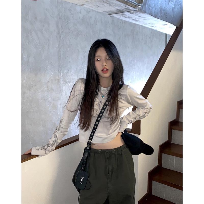 Хлопковая футболка с длинным рукавом с принтом - Дизайн приталенного кроя для начала осени