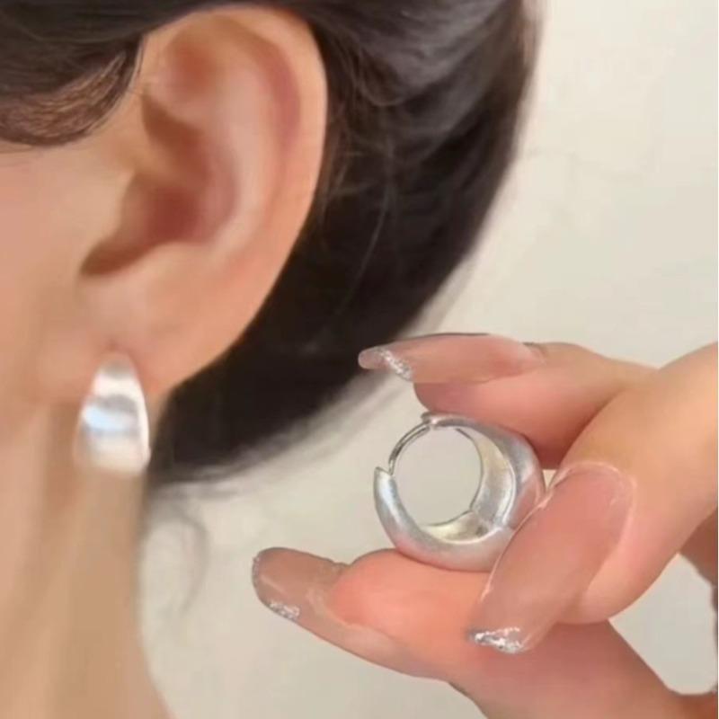 Французские матовые круглые серьги для женщин в готическом стиле, нишевый дизайн, высококачественные ювелирные изделия, новые взрывные аксессуары для ушей