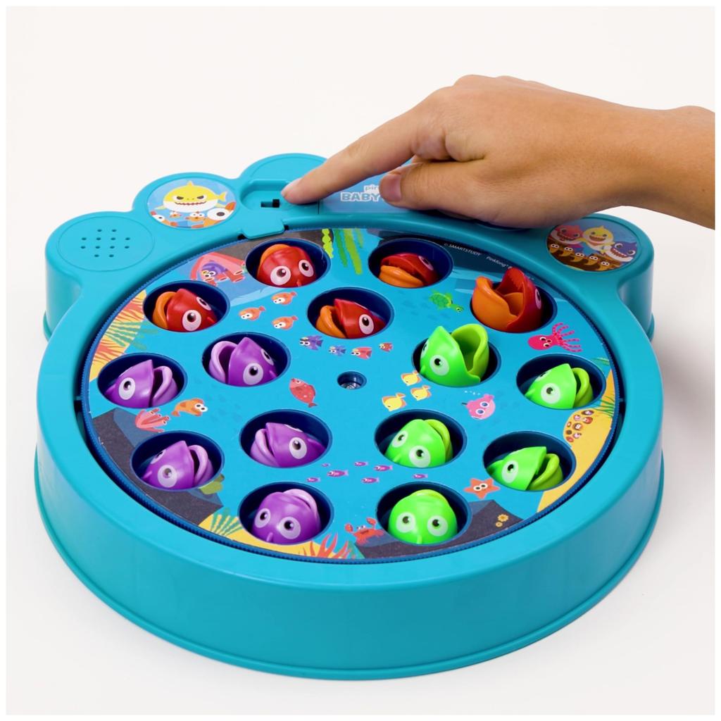 Cardinal Industries 6053381 Pinkfong Baby Shark Let's Go Hunt Musical Fishing Game, for Families and Kids Ages 4 and Up