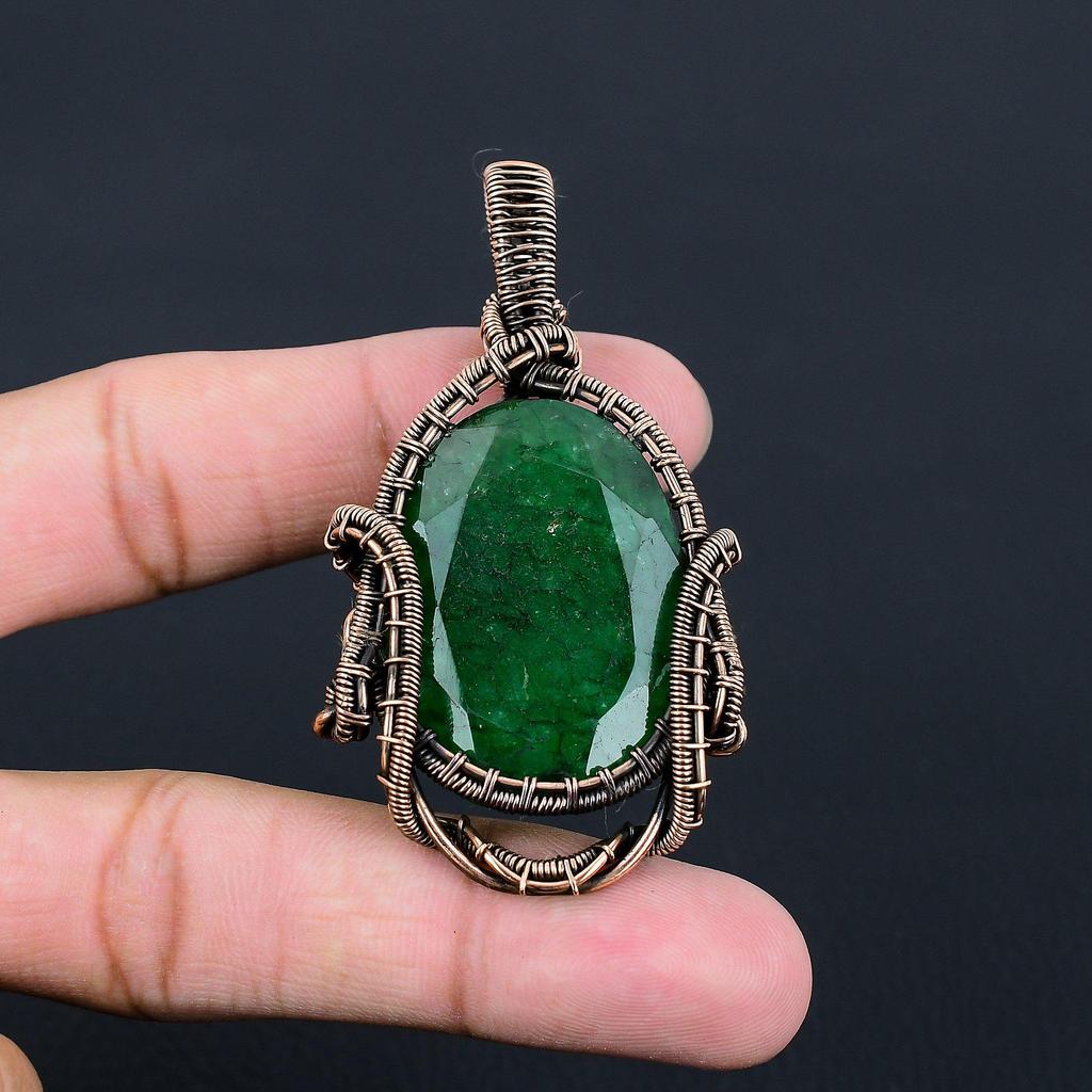 Созданный в лаборатории изумрудный драгоценный камень Чистая медная проволока, обернутая ювелирными изделиями ручной работы