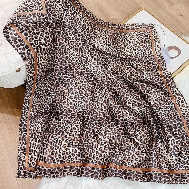 Popular Shawls Europe And America Fashion Bandannas Wild Leopard Print Sunscreen 90X90CM Bandanna Luxury Square Silk Scarves