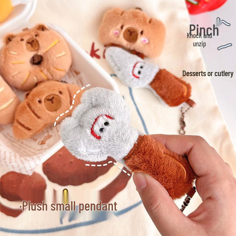 Капибара Мультяшный Плюшевый Брелок: Плюшевый брелок-хлеб для рюкзака или в подарок.