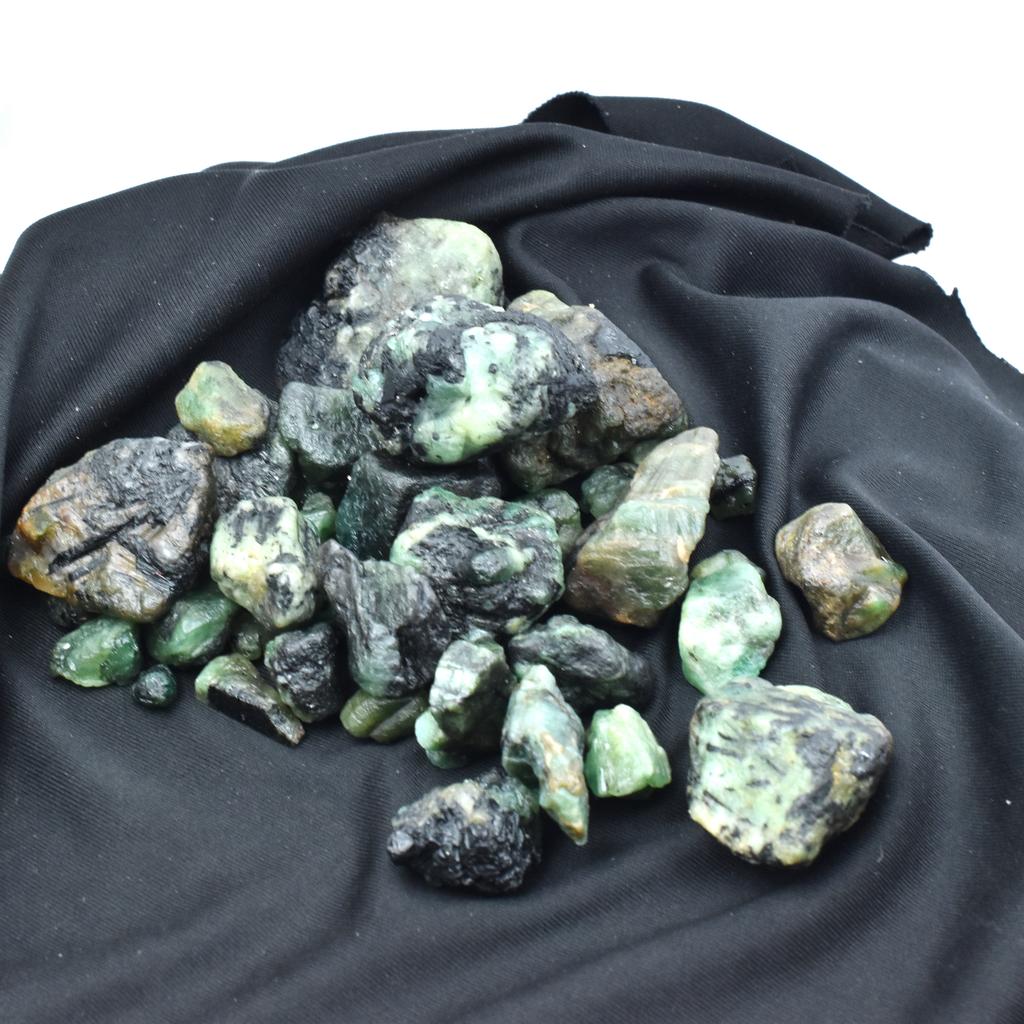 СЕРТИФИЦИРОВАННЫЙ 1500 карат натуральный зеленый изумруд необработанный драгоценный камень россыпью добытый из земли LR-53-SA