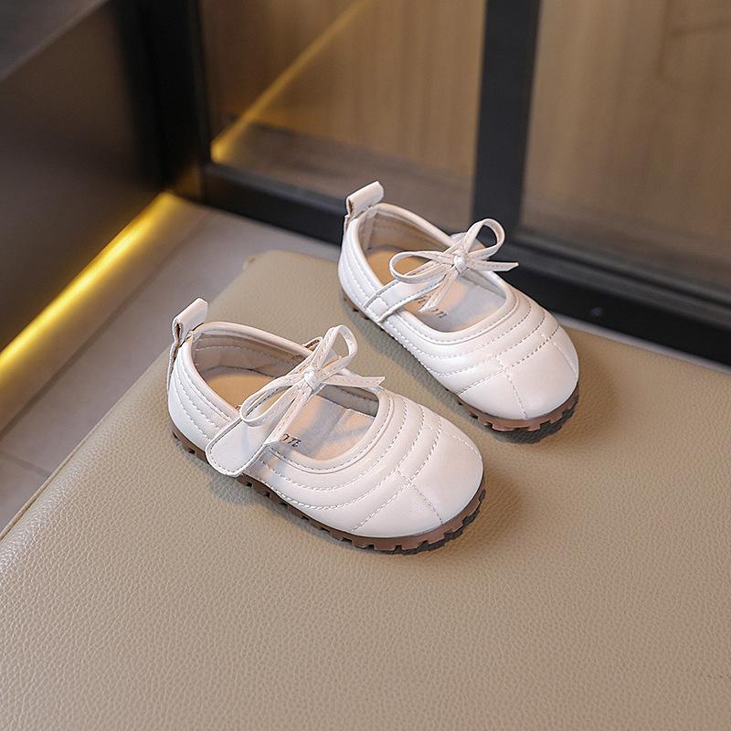 Кожаная обувь для девочек 2025 весна и осень новая детская обувь туфли принцессы для маленькой девочки туфли Doudou на мягкой подошве детская одинарная обувь тренд