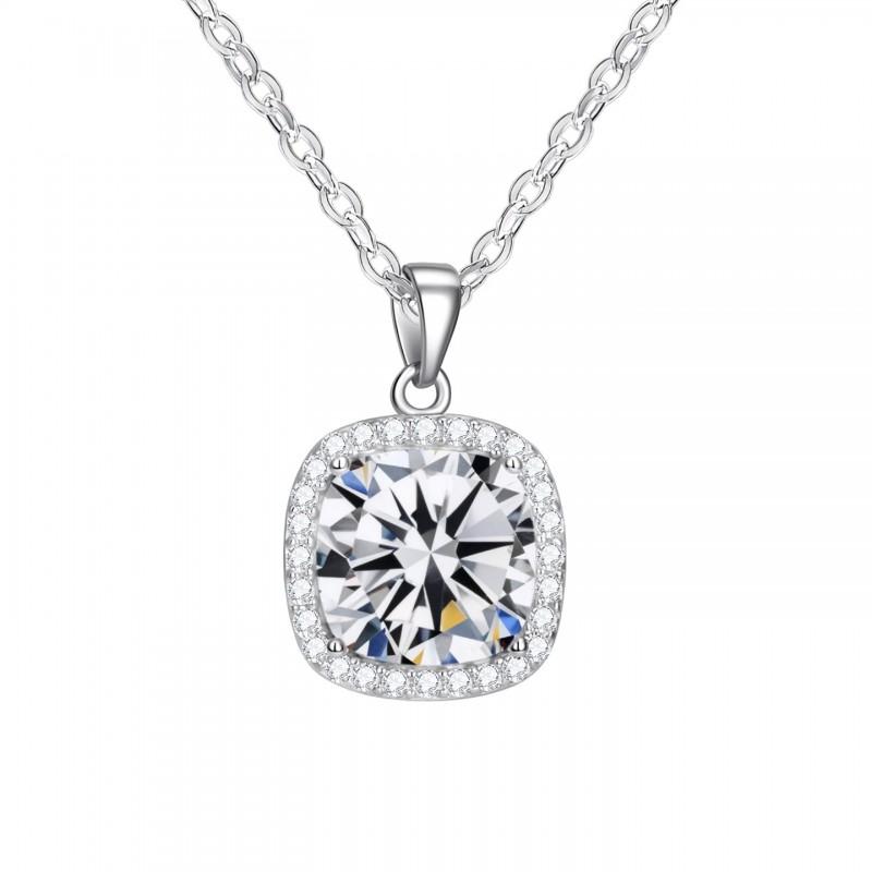 Womens Small Sugar Cube Necklace Elegant Light Luxury Clavicle Chain Versatile Jewelry Girlfriend