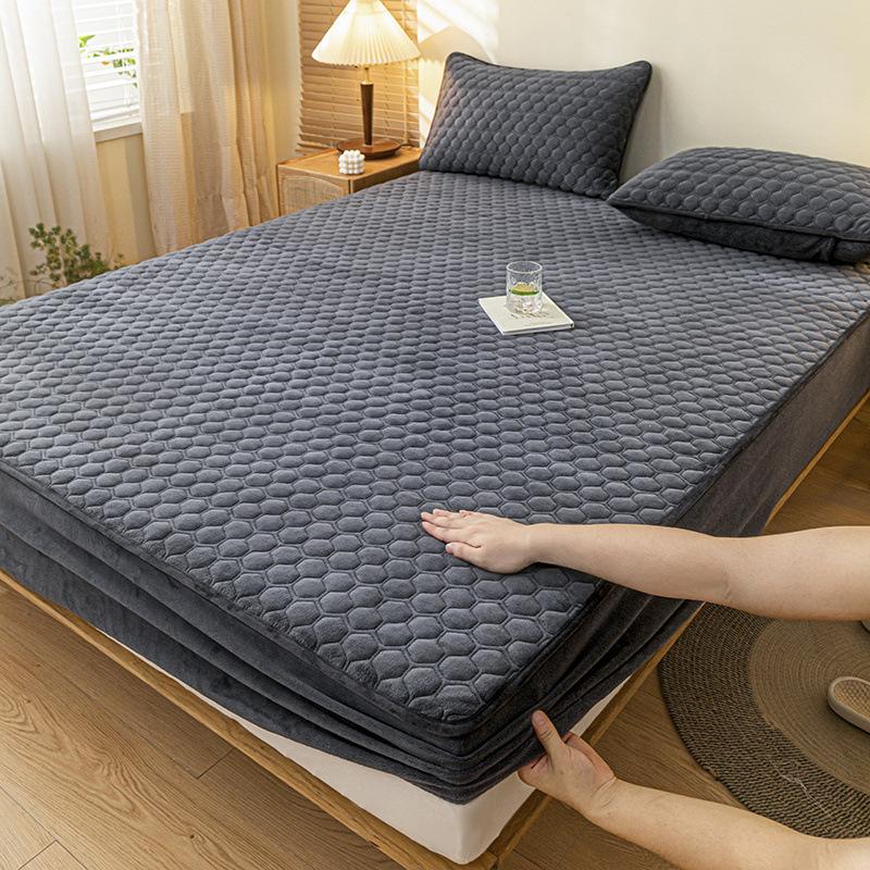 Простая однотонная стеганая простыня из молочного волокна, нескользящий студенческий бытовой матрас, пылезащитный защитный чехол, утолщенная подушка-покрывало