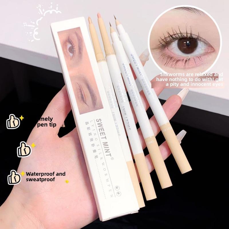 Глянцевая кисть горизонтальной ручки Silkworm Pen осветляет веки и контуры глаз благодаря тонкому кончику «два в одном»