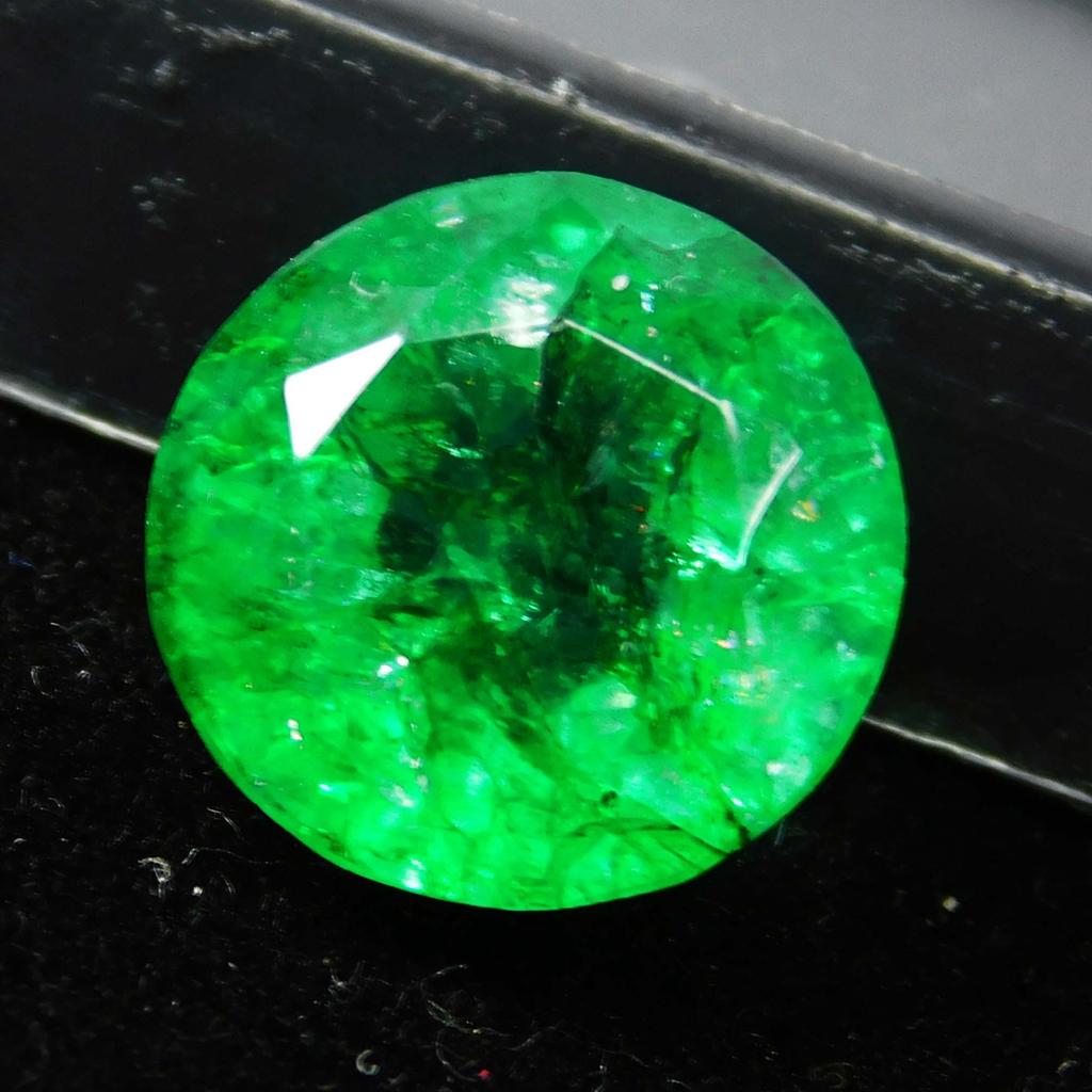 Natural Green Emerald Loose Gemstone 7 ct Round Cut for Jewelry Making and Gem Collections