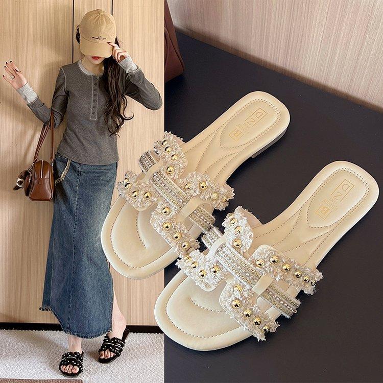 Xiaoxiangfeng flat-bottomed slippers women's outer wear 2025 summer new soft-bottomed fairy versatile pearl seaside sandals