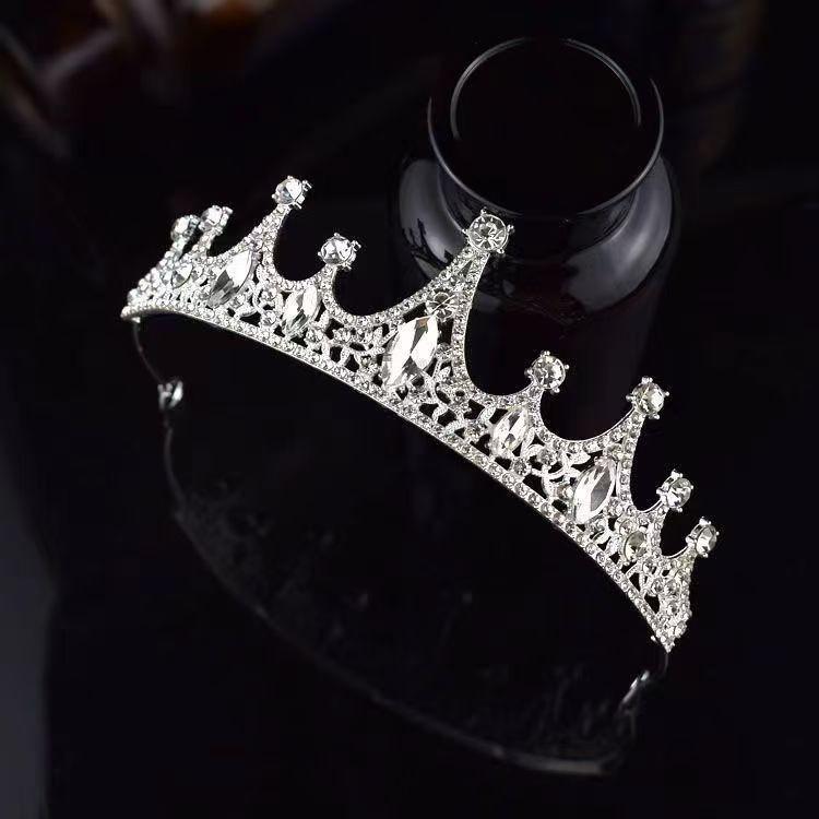 Корона новой невесты сделана из барочного хрусталя и очаровательна. Это красивое свадебное украшение для головы для невест и повязка на голову для дня рождения принцессы.
