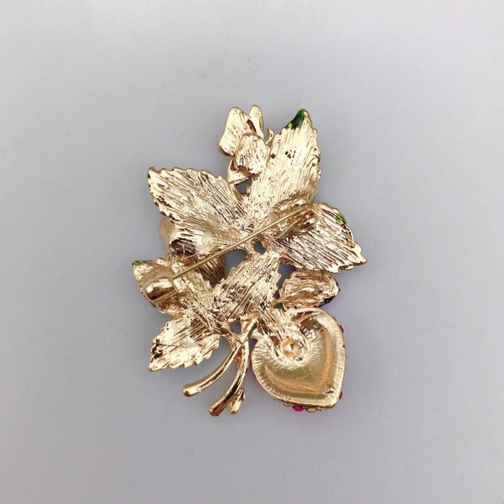 Pretty Strawberry Brooches Rhinestone Enamel Fruits Brooch For Women's Clothes Backpack Pins Badge
