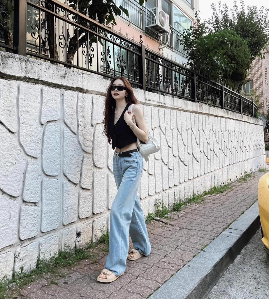 Женские джинсы светло-голубые, широкие, в стиле Сон Джи-а - Свободные и струящиеся, летние, тонкие, в пол