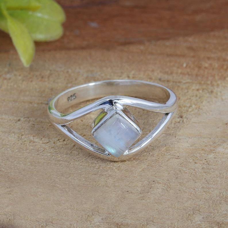 Кольцо с драгоценным камнем Rainbow Moonstone, кольцо из стерлингового серебра 925 пробы, дизайнерское кольцо, кольцо с камнем рождения