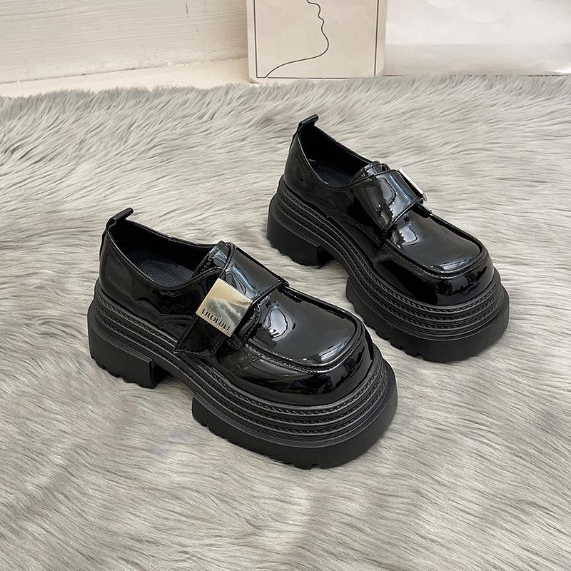 Модные универсальные туфли-лоферы в британском стиле для женщин, весна 2025, новые толстые каблуки, толстая подошва, маленькие мужские туфли для увеличения роста, маленькие кожаные туфли для женщин