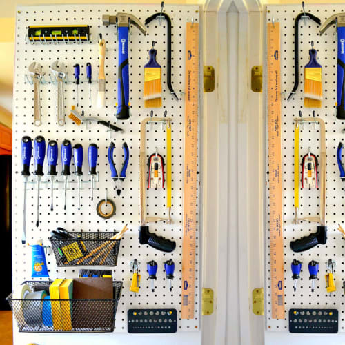 RILIHII 5cm Perforated Board Hook Set with Rubber, T-Shaped, Compatible with 5.5mm Thick Boards, 25mm Hole Pitch, 5mm Hole Diameter, Dedicated Fixing
