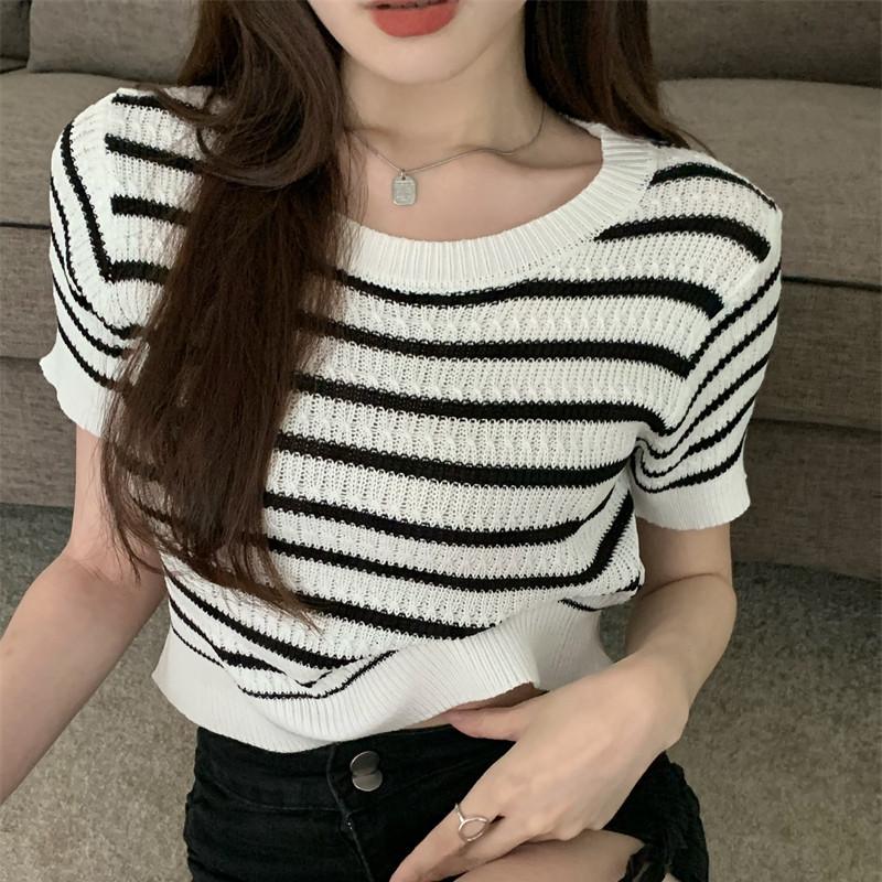Fashion Short-sleeved Striped Knit Sweater Women Summer Thin Design Sense Slim Top Casual Summer Essential Comfort and Style Slim Fit Pullovers Tees