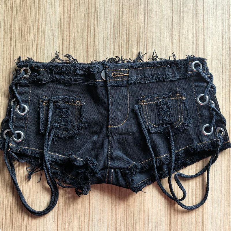 Женские джинсовые шорты на шнуровке с люверсами и боковым разрезом