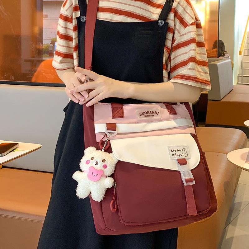 Холщовые сумки для девочек. Сумки для учебников. Сумки для учеников начальной школы. Детские сумки для книг. Бордовые сумки через плечо. Сумки кроссбоди.