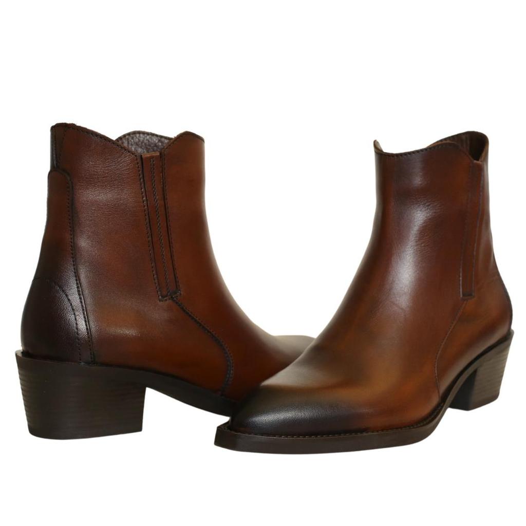 Женские сапоги из натуральной кожи на высоком каблуке