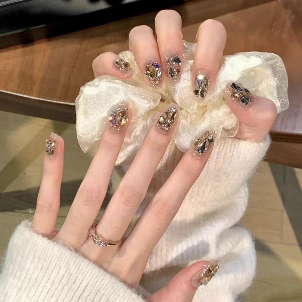 Pure Handmade Phototherapy Nail Art Pandora Wears Nail Finished Cat Eye Nail Art Patch Showing Whiteness