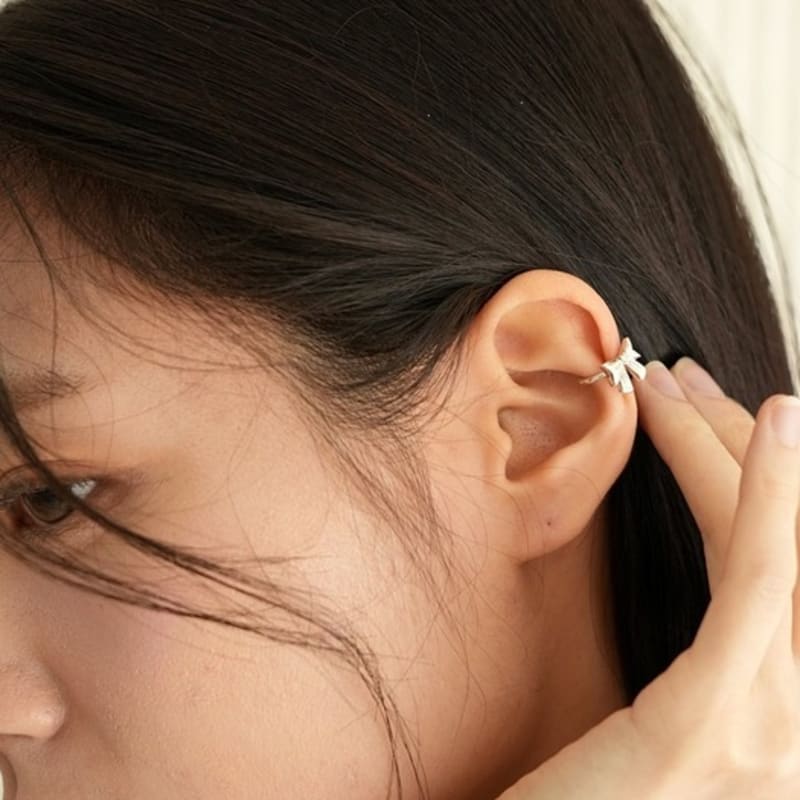 BELLOOGGI Heart ribbon earcuff