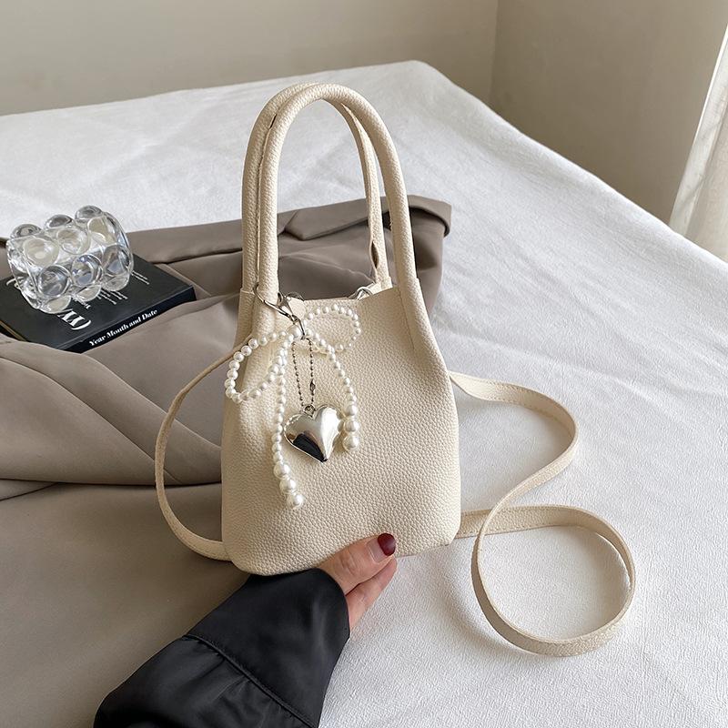 Повседневная популярная модная сумка с текстурой в этом году 2024 года, летняя новая портативная женская сумка, простая сумка-мессенджер, сумка-ведро