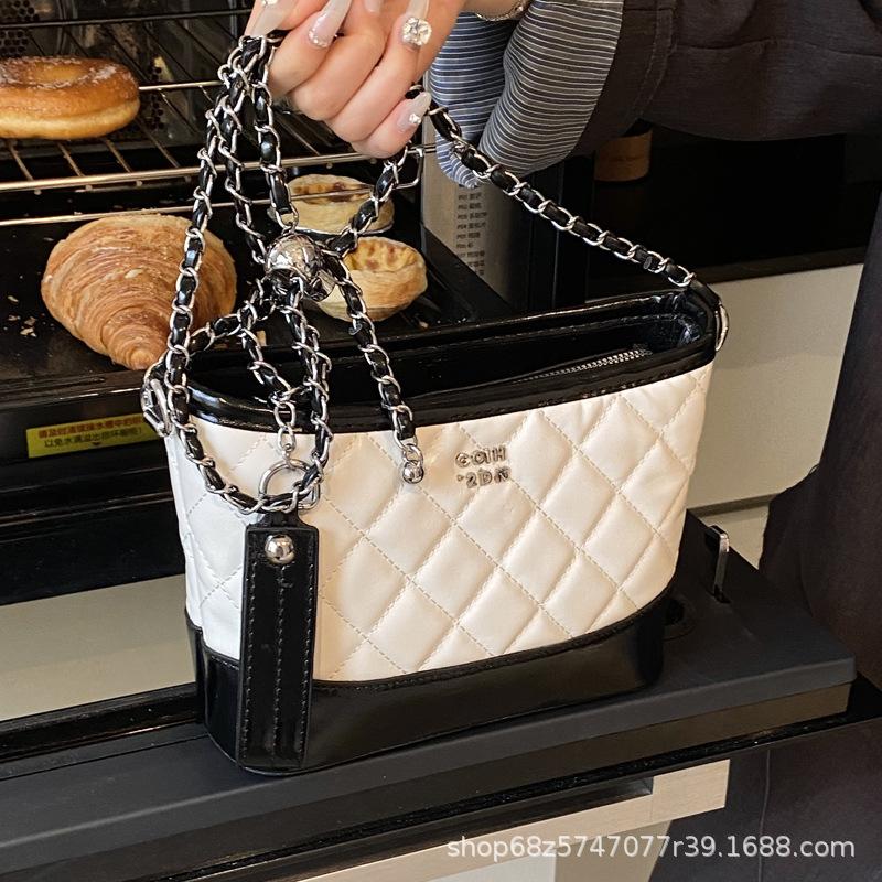 2025 New Small Fragrance Style One-shoulder Cross-body Bag Fashion Diamond Check Chain Bucket Bag Women's Trendy Commuting High-end Sense Women's Bag