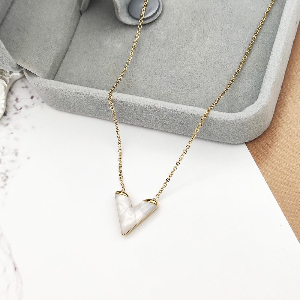 French Light Luxury Double Sided V-shaped White Fritillaria Clavicle Chain for Women with Minimalist Design Sense Versatile Titanium Steel Necklace