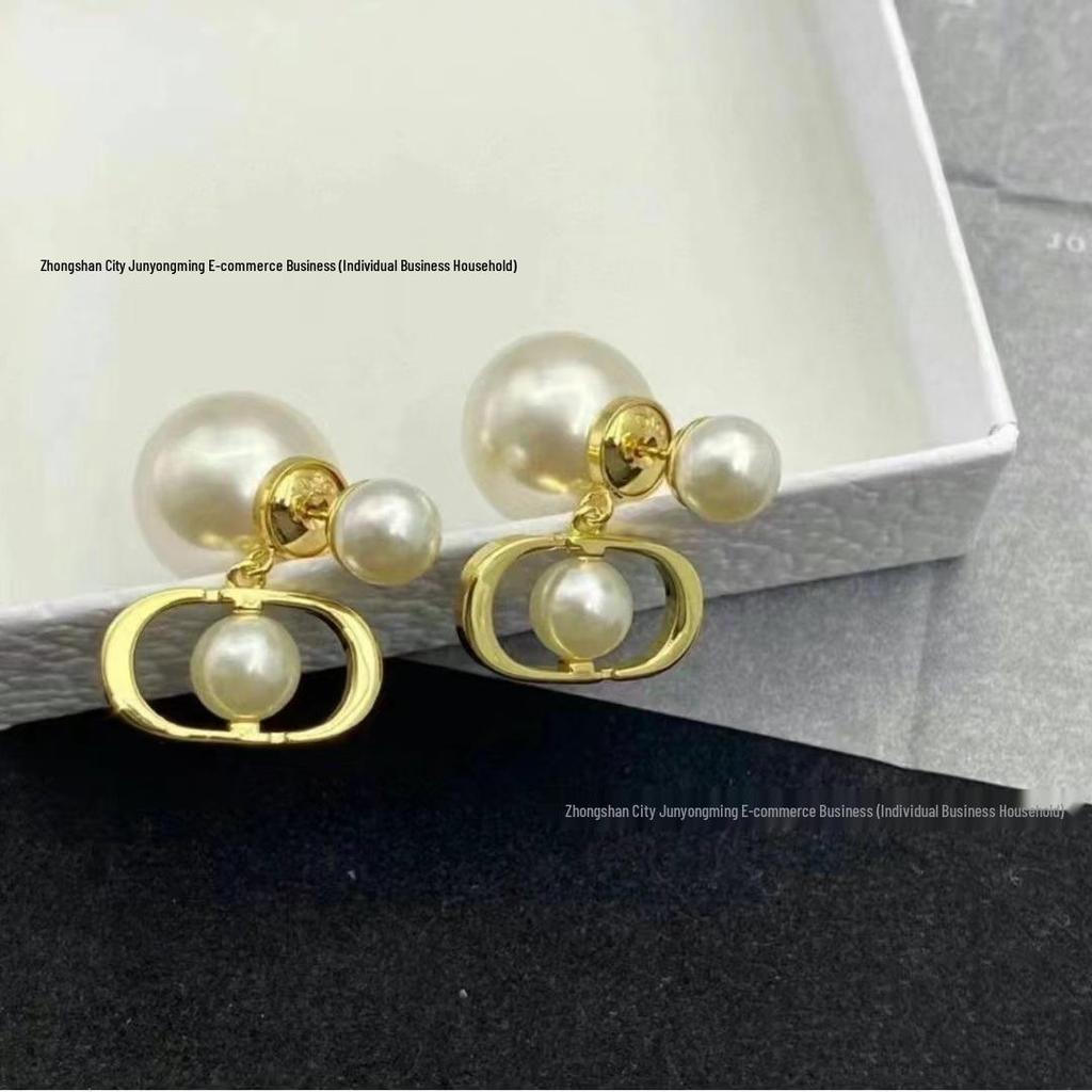 Элегантные минималистичные серьги-гвоздики из серебра 925 пробы с жемчугом и дизайном в виде буквы D