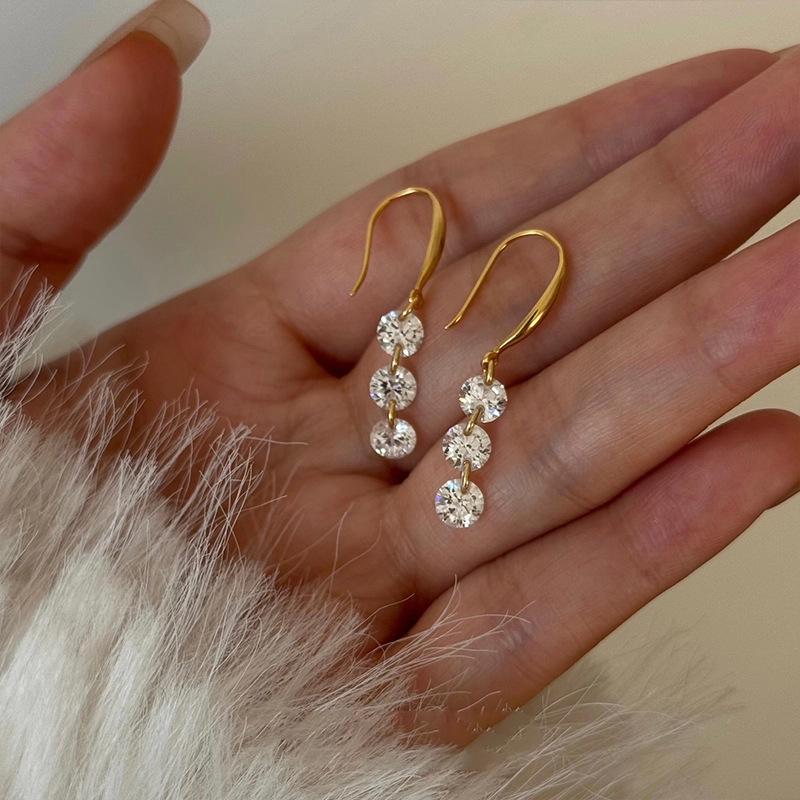 Изысканные серьги-кисточки из циркона: Блестящий, Универсальный, Минималистичный Дизайн с Привлекательностью Легкой Роскоши.