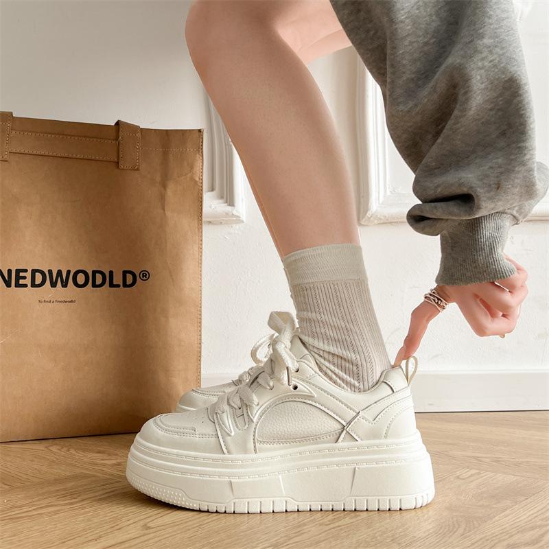 Легкие студенческие универсальные туфли на платформе для увеличения роста, белые туфли для женщин 2024 года, новые весенние туфли в стиле ретро с круглым носком