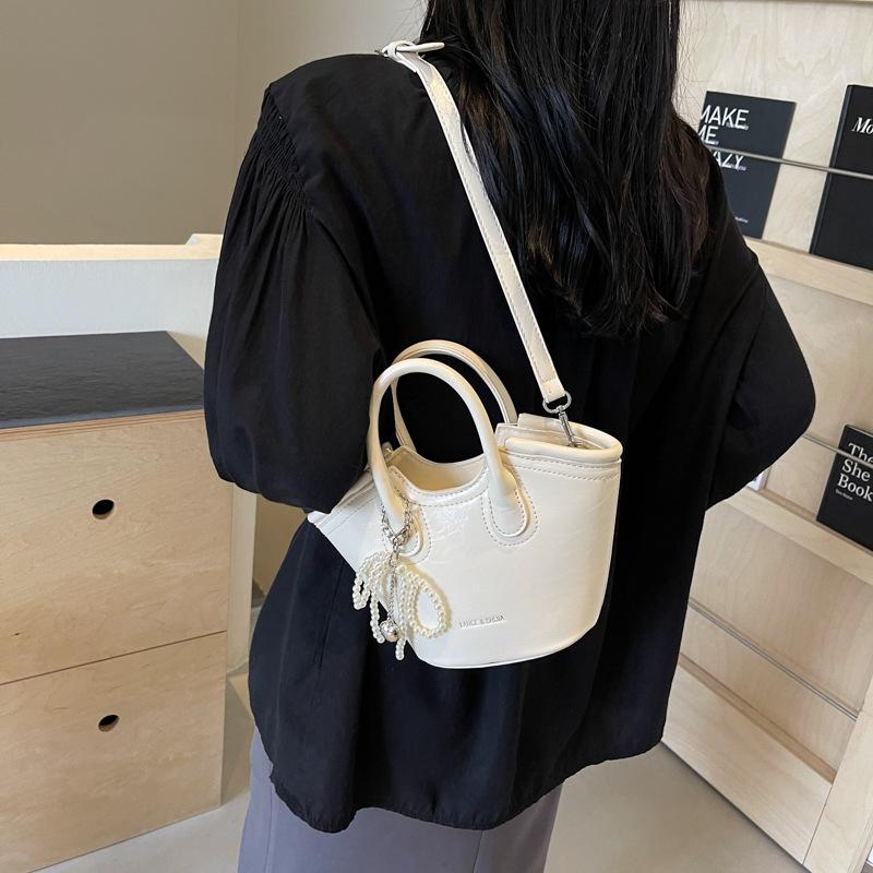 Корейская версия сумки женская 2024 новая мода простая сумка-ведро нишевый дизайн универсальная сумка-мессенджер