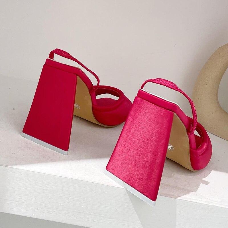 Летние сандалии с треугольными чашками на высоком каблуке, женские пикантные атласные туфли с мягкой подкладкой для вечеринок, удобные подиумные сандалии с ремешком сзади, модельные сандалии размера плюс