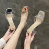 Темперамент в сказочном стиле прозрачный высокий каблук шлепанцы на одном ремешке девушка 2025 новая летняя уличная обувь хрустальный толстый каблук высокие каблуки тренд