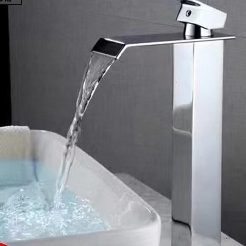 Низкопрофильный смеситель для раковины-водопада TLXT Черное золото