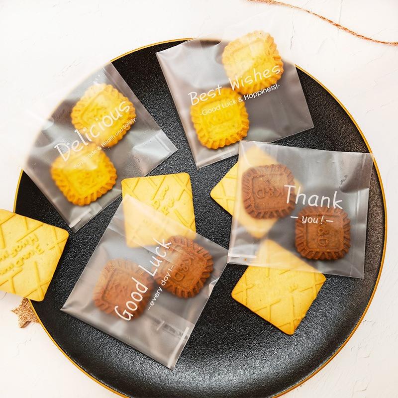 100 шт. Английский печатный 4 в 1 матовый самоклеящийся самоклеящийся DIY бисквит печенье снежинка кондитерские упаковочные пакеты