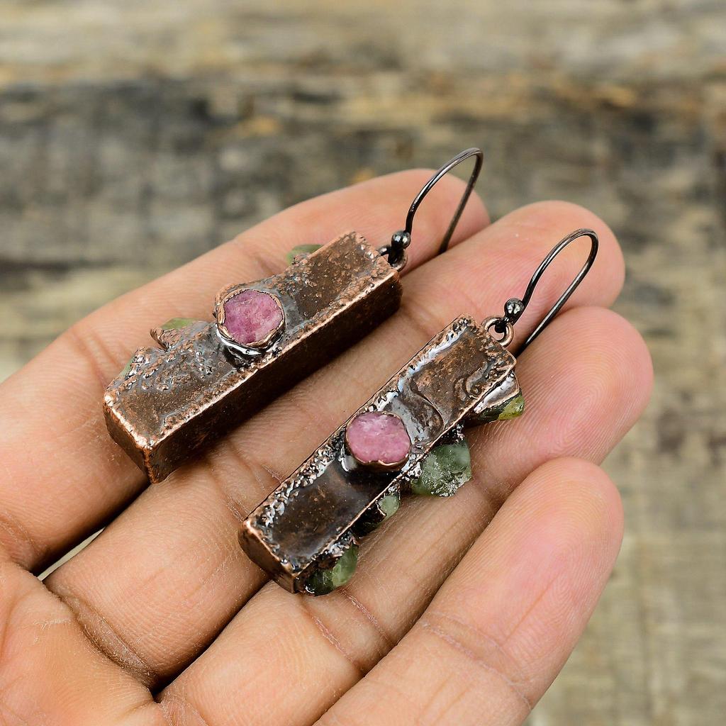 Розовые и зеленые грубые серьги с турмалином, медные серьги, полученные гальваническим способом, ювелирные изделия ручной работы, серьги с драгоценными камнями для подарка, ювелирные изделия из гальванической меди